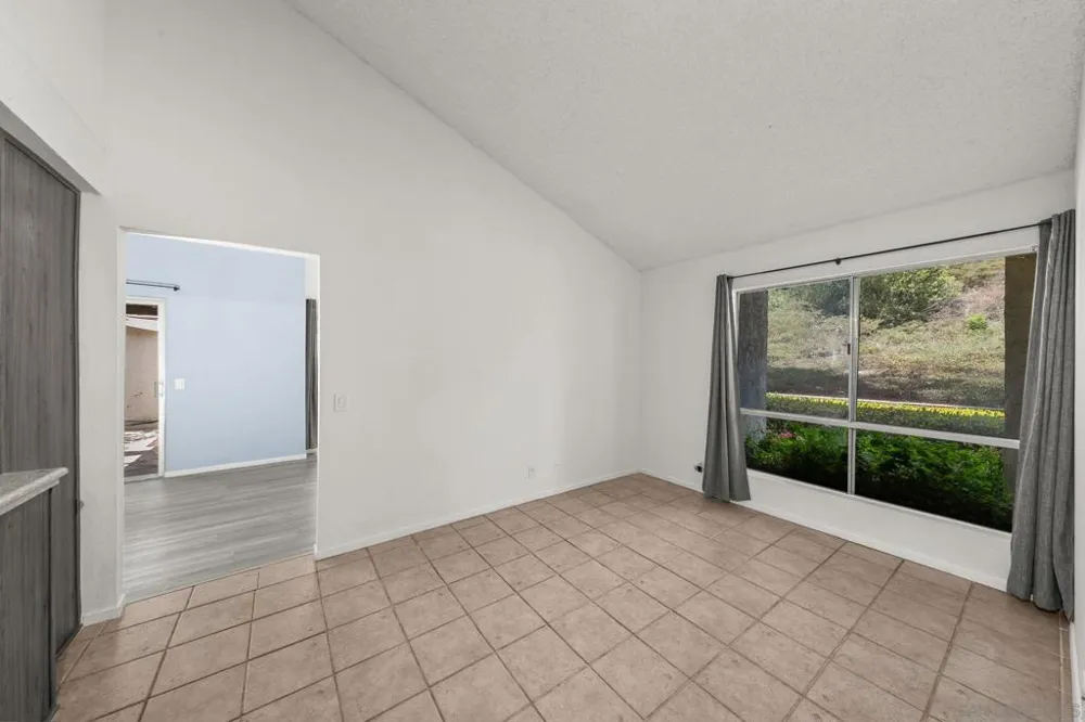 2147 Citrus Tree Spring Valley, CA 91977