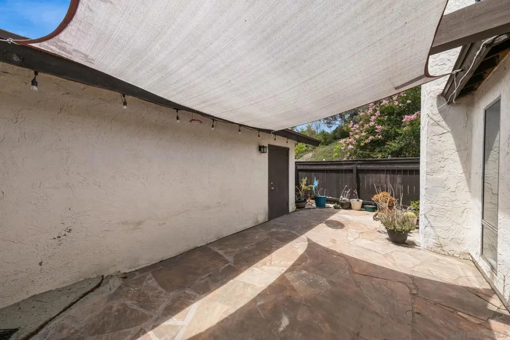 2147 Citrus Tree Spring Valley, CA 91977