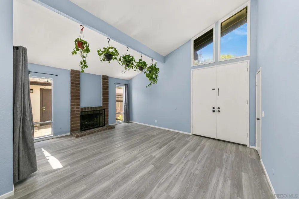 2147 Citrus Tree Spring Valley, CA 91977