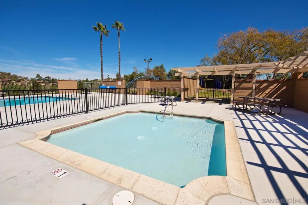 2147 Citrus Tree Spring Valley, CA 91977