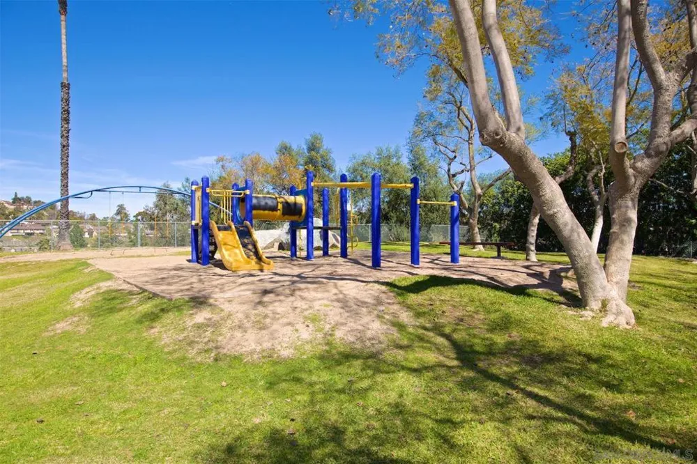 2147 Citrus Tree Spring Valley, CA 91977