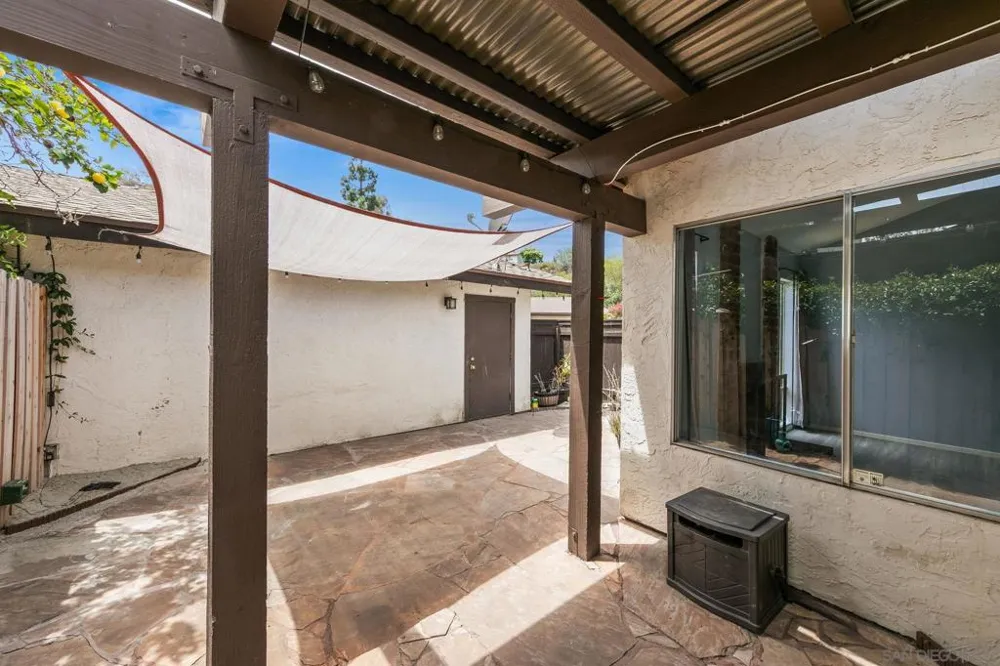 2147 Citrus Tree Spring Valley, CA 91977
