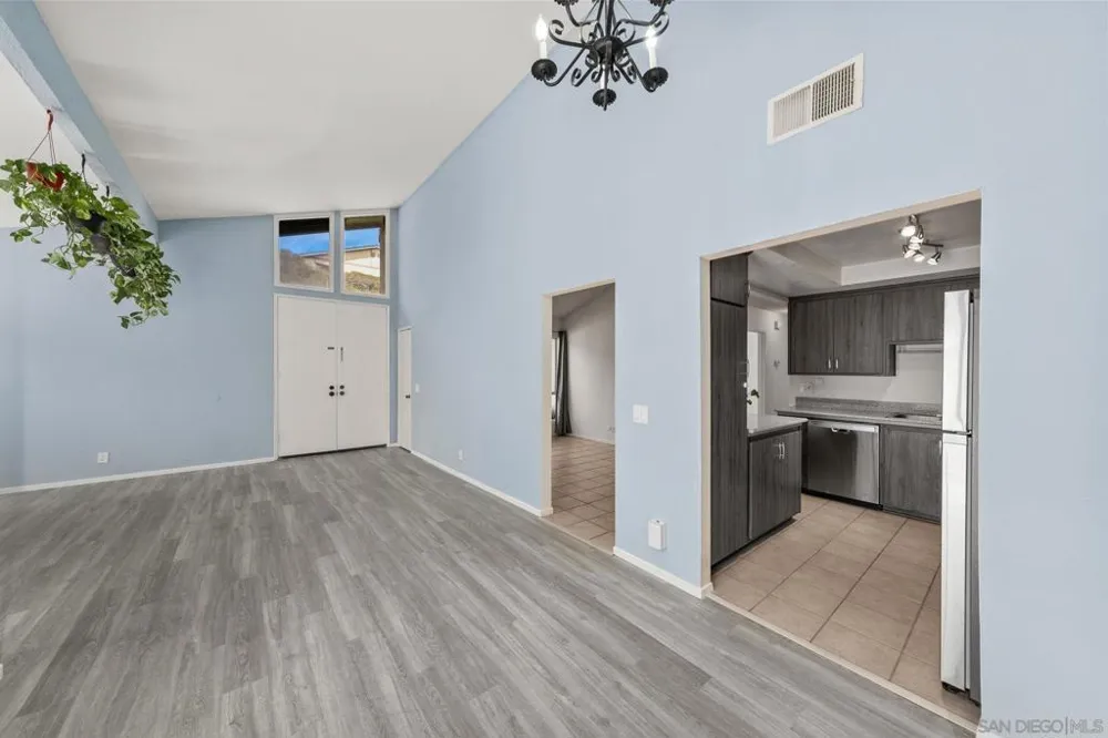 2147 Citrus Tree Spring Valley, CA 91977