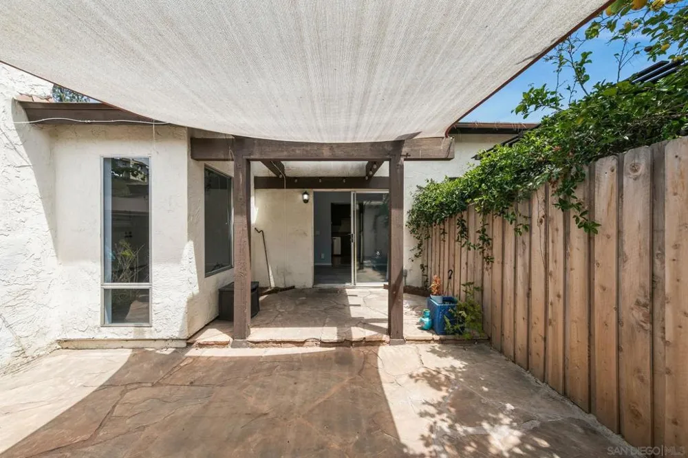 2147 Citrus Tree Spring Valley, CA 91977