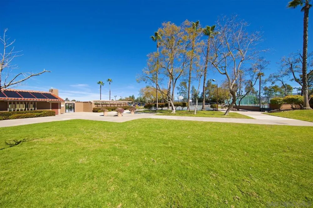 2147 Citrus Tree Spring Valley, CA 91977