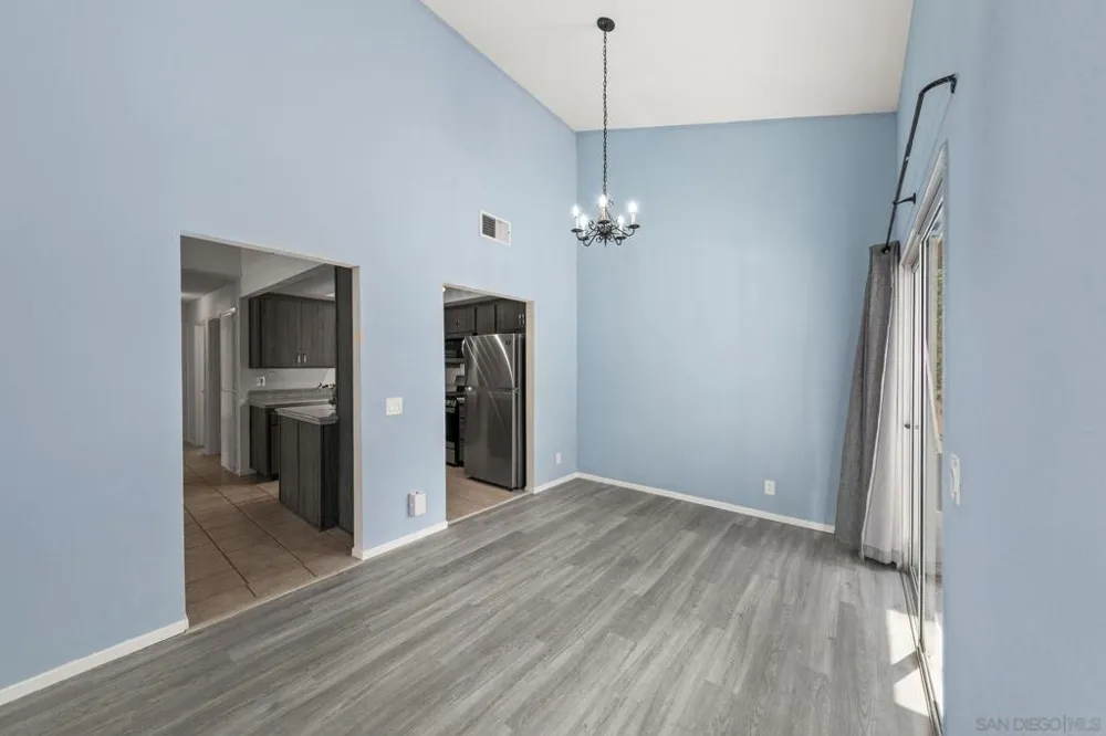 2147 Citrus Tree Spring Valley, CA 91977