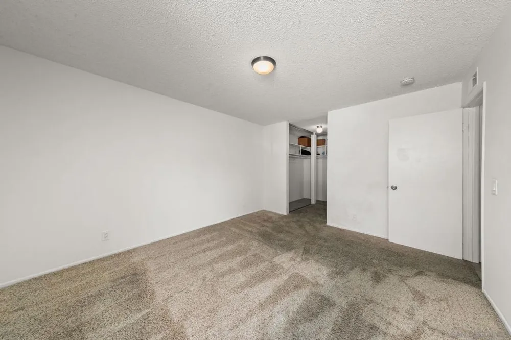 2147 Citrus Tree Spring Valley, CA 91977