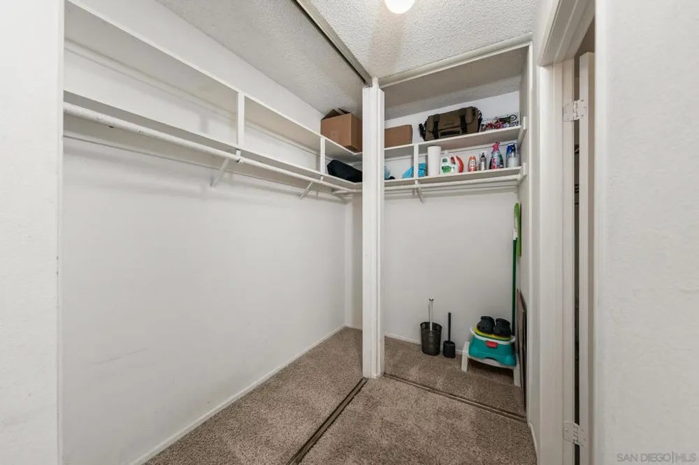 2147 Citrus Tree Spring Valley, CA 91977