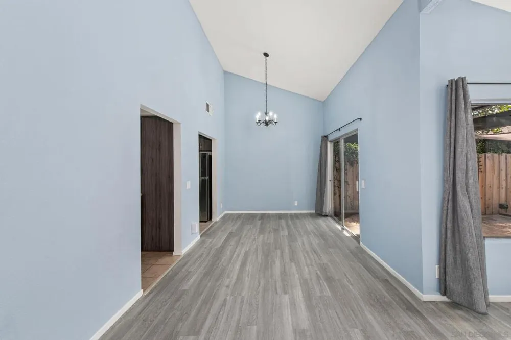 2147 Citrus Tree Spring Valley, CA 91977