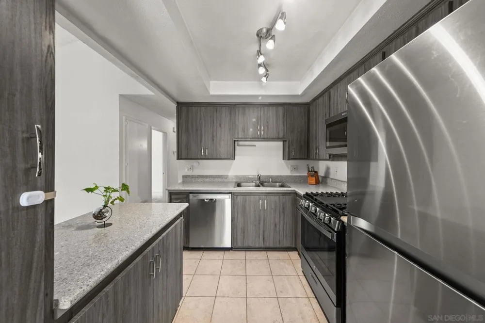 2147 Citrus Tree Spring Valley, CA 91977