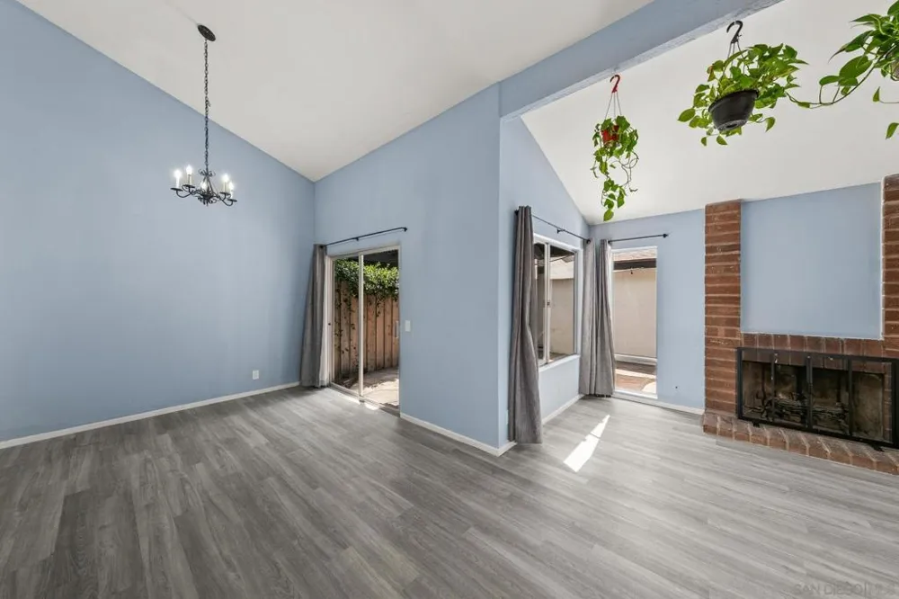 2147 Citrus Tree Spring Valley, CA 91977