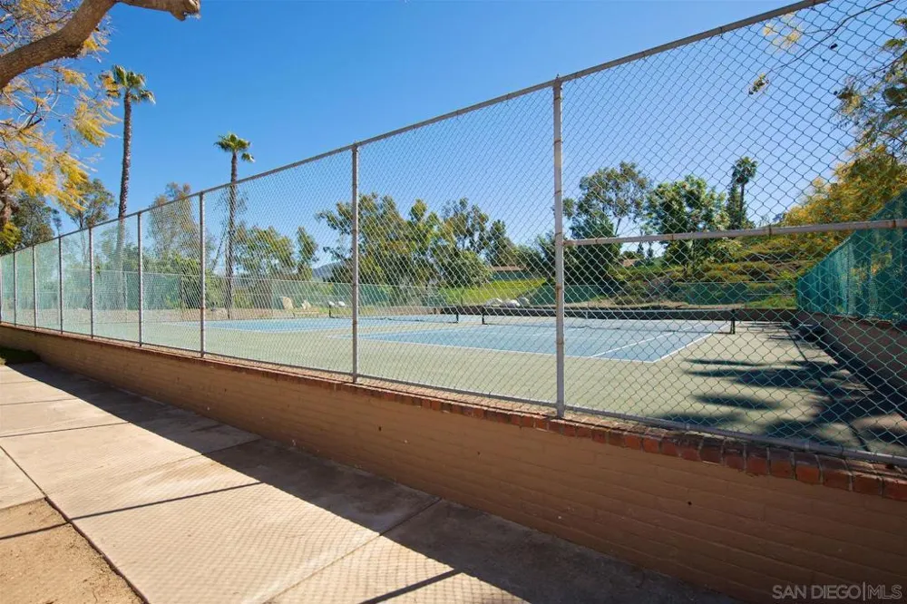 2147 Citrus Tree Spring Valley, CA 91977