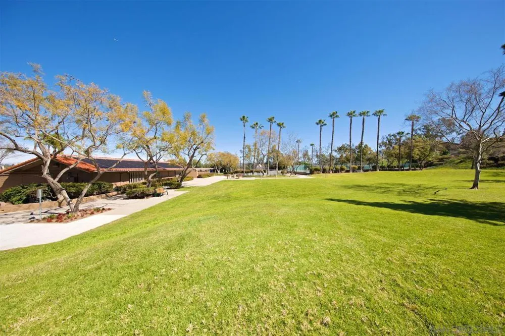 2147 Citrus Tree Spring Valley, CA 91977