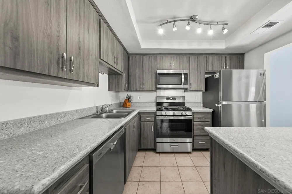 2147 Citrus Tree Spring Valley, CA 91977