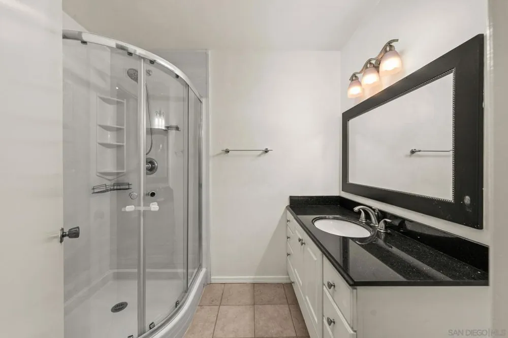 2147 Citrus Tree Spring Valley, CA 91977
