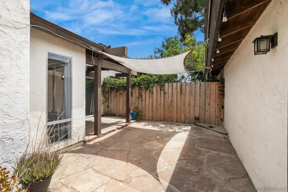 2147 Citrus Tree Spring Valley, CA 91977