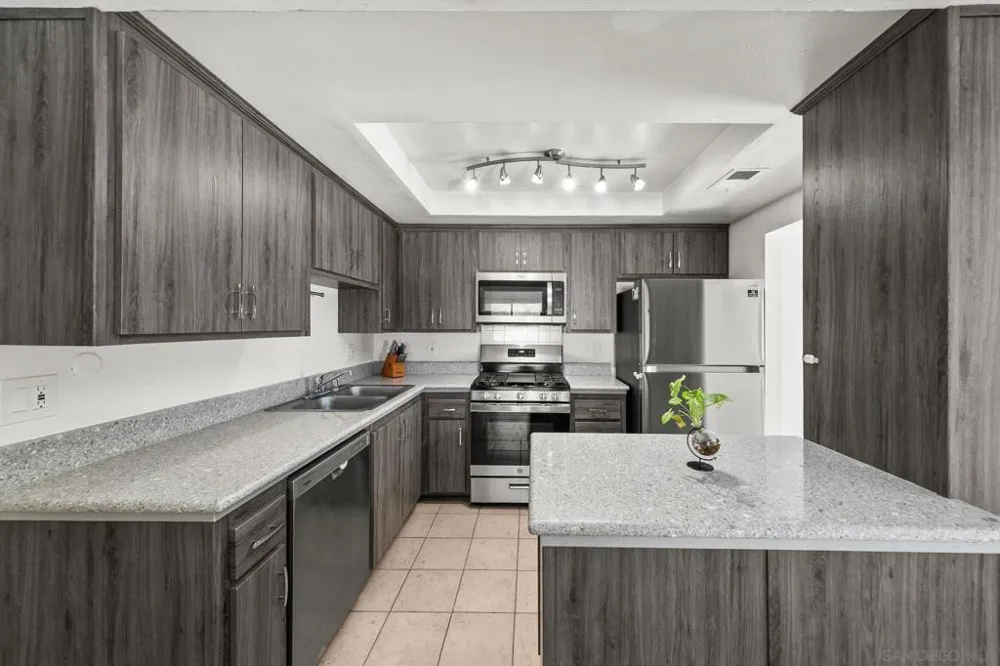2147 Citrus Tree Spring Valley, CA 91977