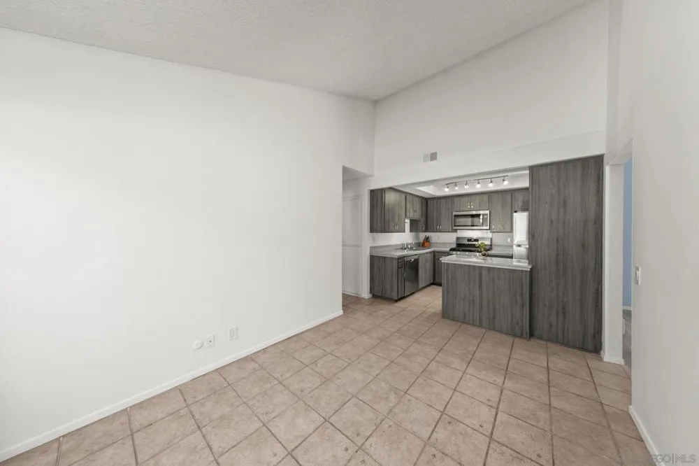 2147 Citrus Tree Spring Valley, CA 91977