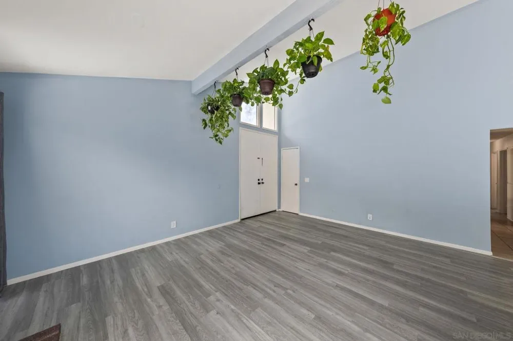 2147 Citrus Tree Spring Valley, CA 91977