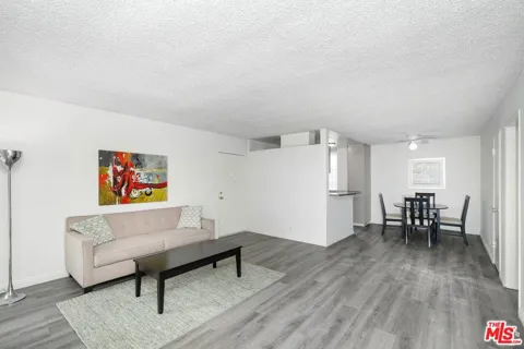 1208 W Adams Boulevard #17