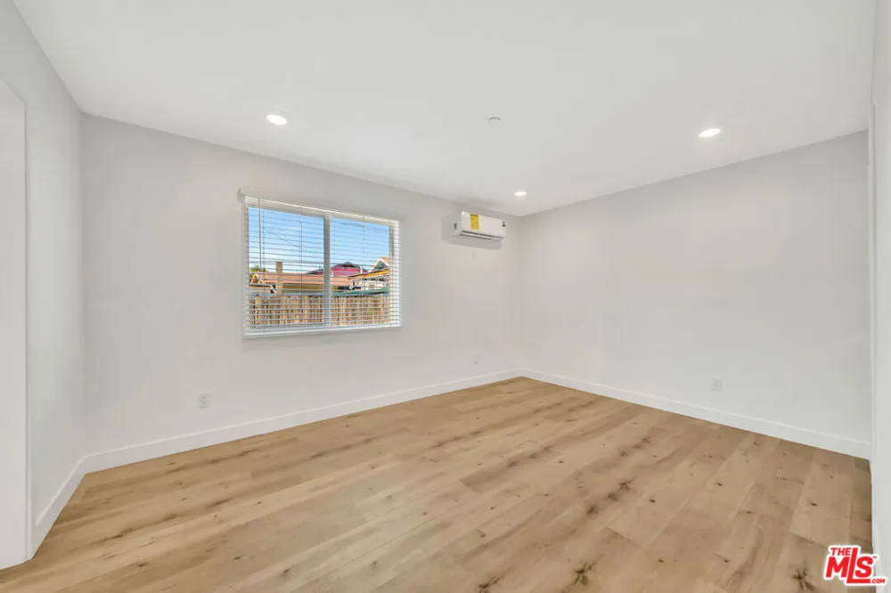 1584 W 37th Street #Room 3 Los Angeles, CA 90018