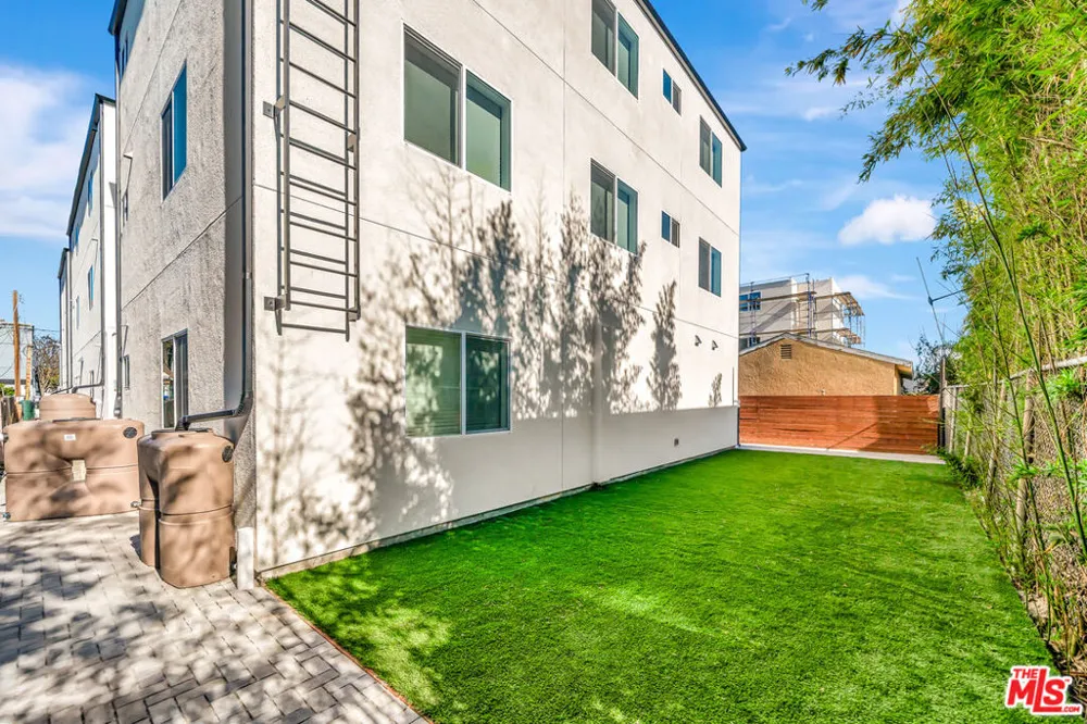 1584 W 37th Street #Room 3 Los Angeles, CA 90018
