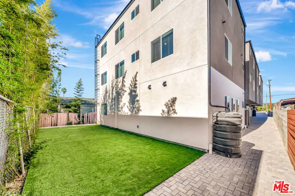 1584 W 37th Street #Room 3 Los Angeles, CA 90018
