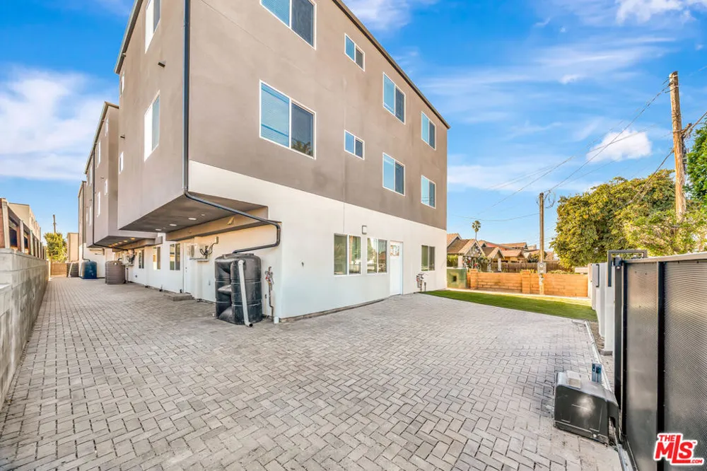 1584 W 37th Street #Room 3 Los Angeles, CA 90018