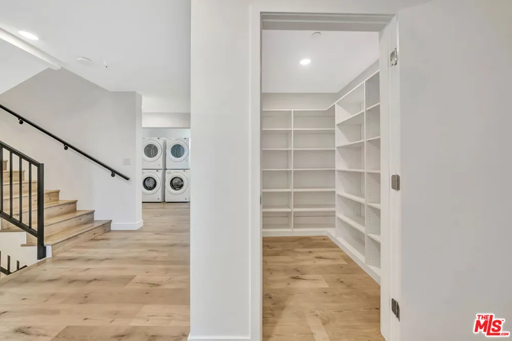 1584 W 37th Street #Room 3 Los Angeles, CA 90018