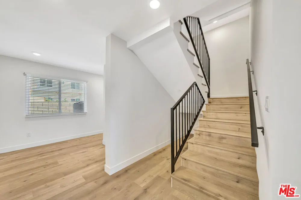 1584 W 37th Street #Room 3 Los Angeles, CA 90018
