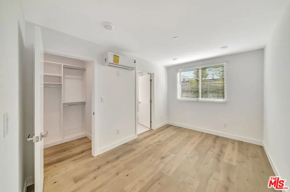 1584 W 37th Street #Room 3 Los Angeles, CA 90018