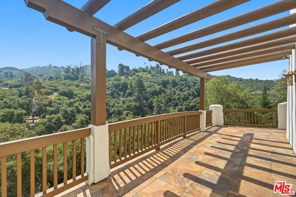 20851 Cheney Drive Topanga, CA 90290
