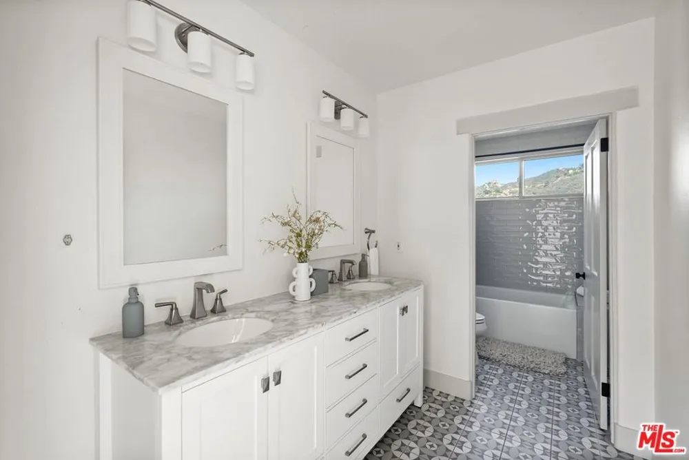 20851 Cheney Drive Topanga, CA 90290