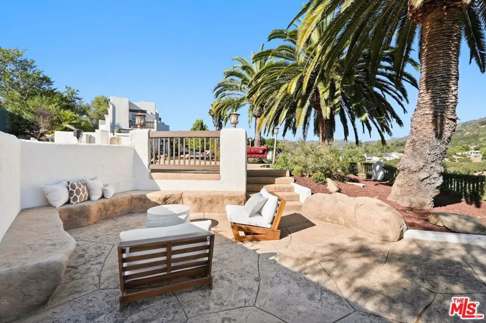 20851 Cheney Drive Topanga, CA 90290