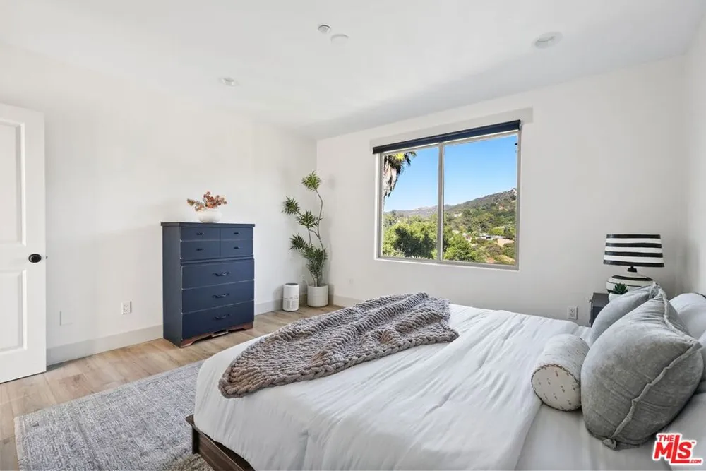 20851 Cheney Drive Topanga, CA 90290