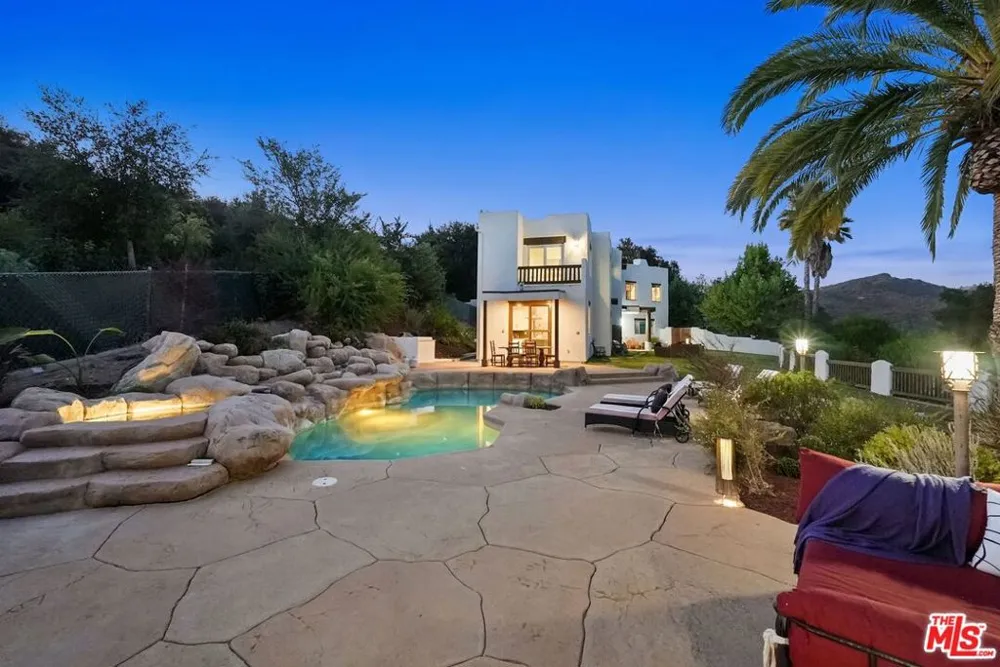 20851 Cheney Drive Topanga, CA 90290
