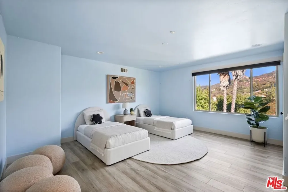 20851 Cheney Drive Topanga, CA 90290