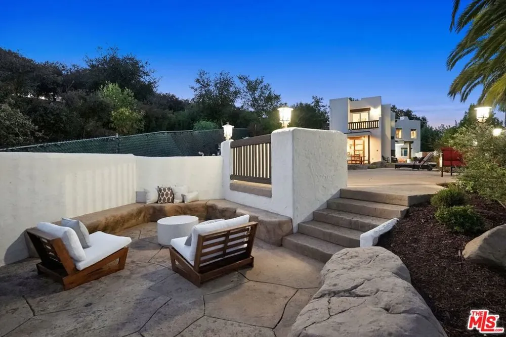 20851 Cheney Drive Topanga, CA 90290