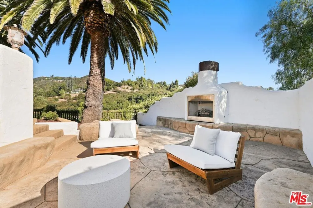 20851 Cheney Drive Topanga, CA 90290