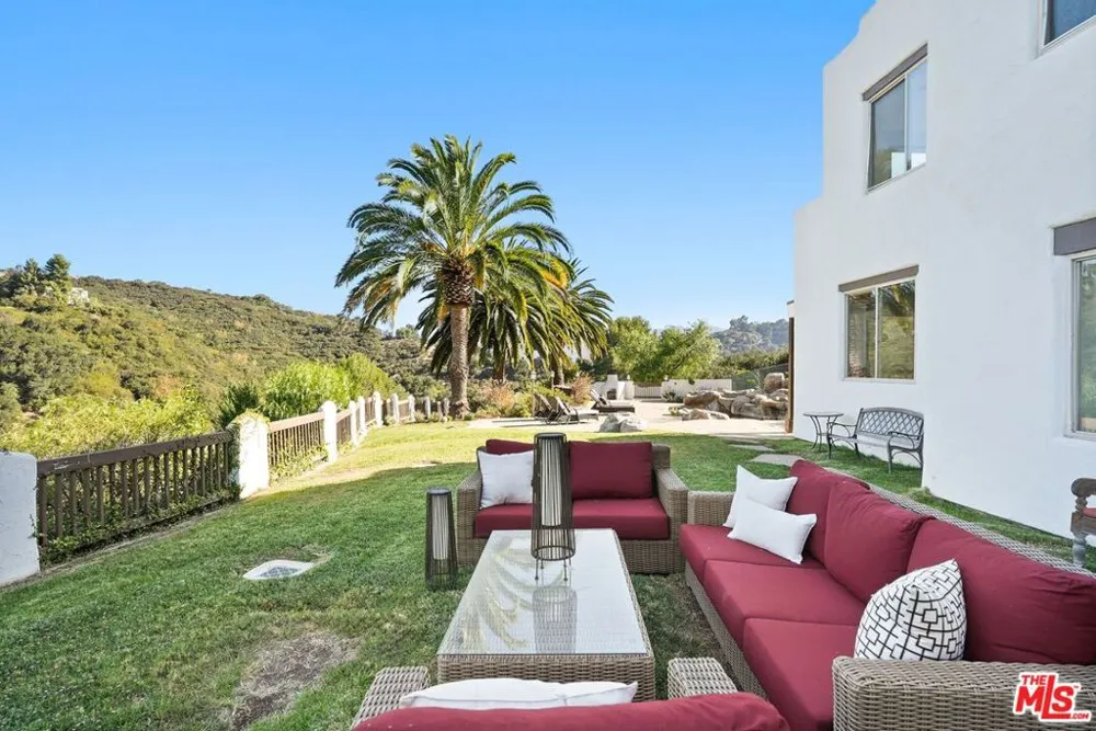 20851 Cheney Drive Topanga, CA 90290