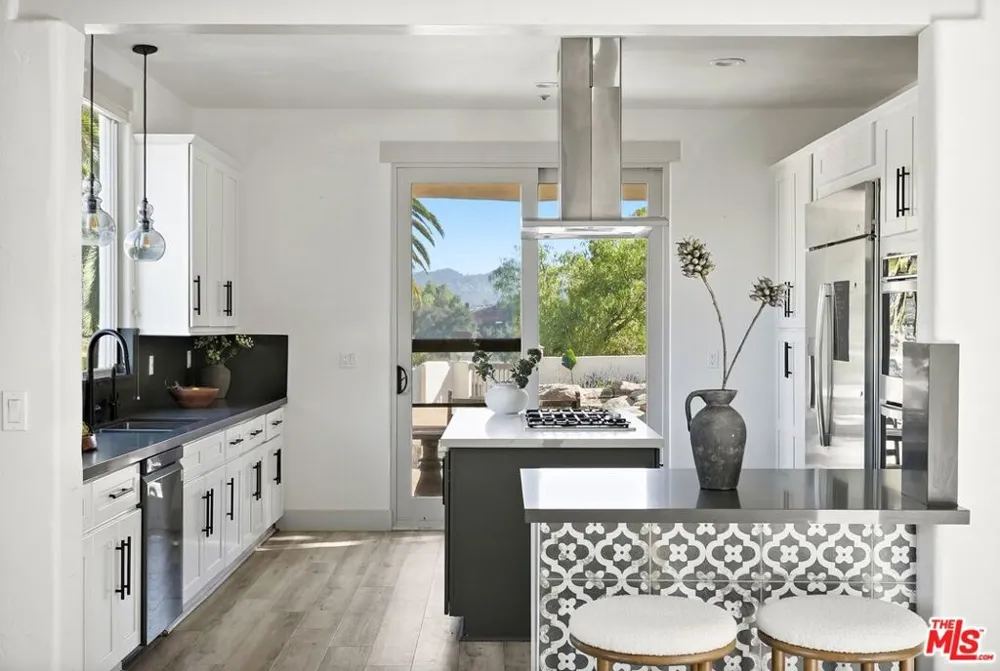 20851 Cheney Drive Topanga, CA 90290
