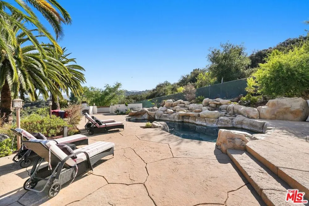 20851 Cheney Drive Topanga, CA 90290