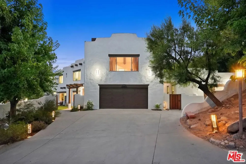 20851 Cheney Drive Topanga, CA 90290