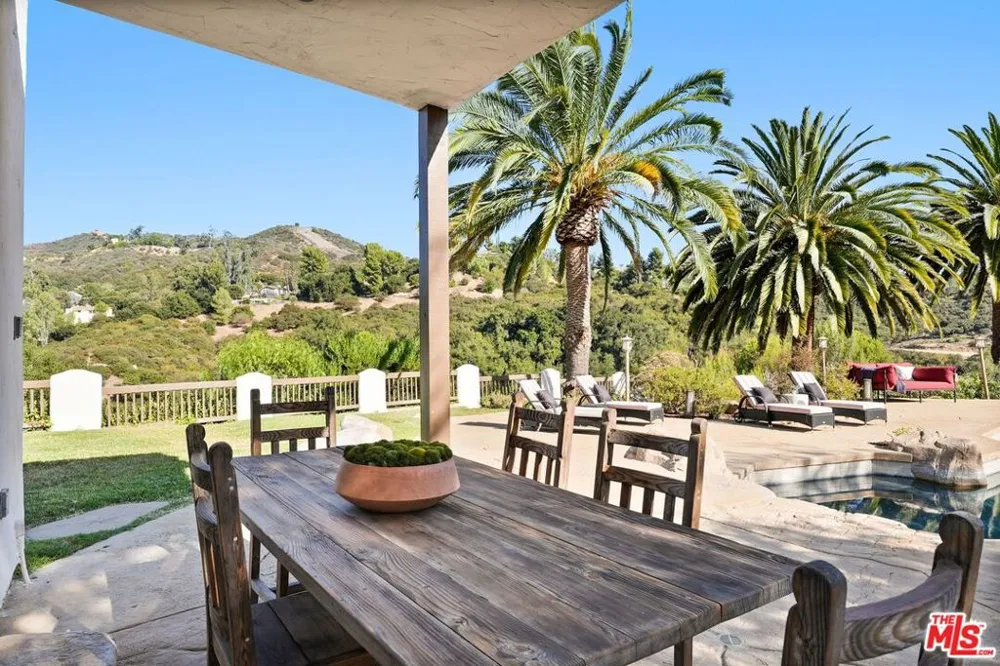 20851 Cheney Drive Topanga, CA 90290