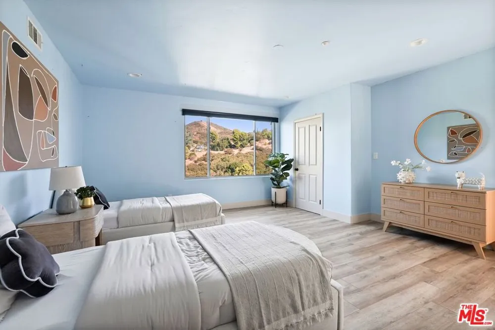 20851 Cheney Drive Topanga, CA 90290