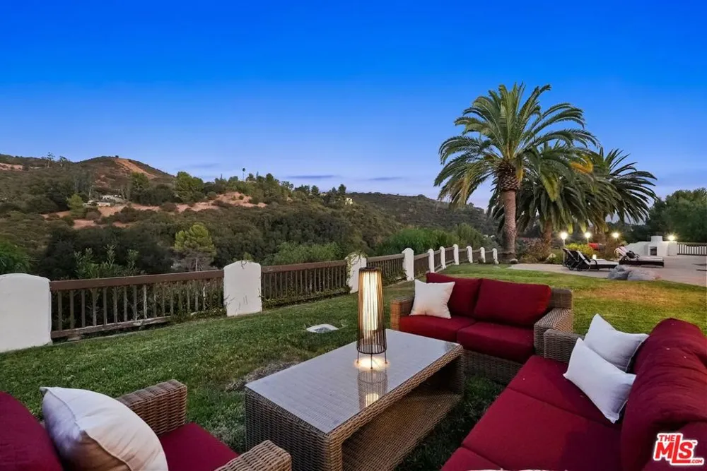 20851 Cheney Drive Topanga, CA 90290
