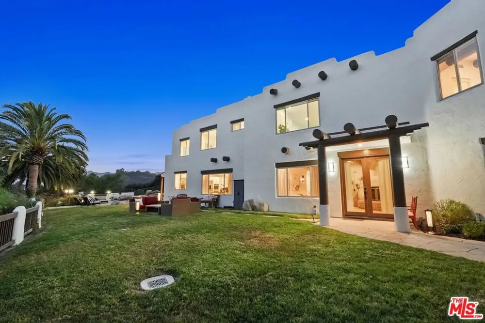 20851 Cheney Drive Topanga, CA 90290