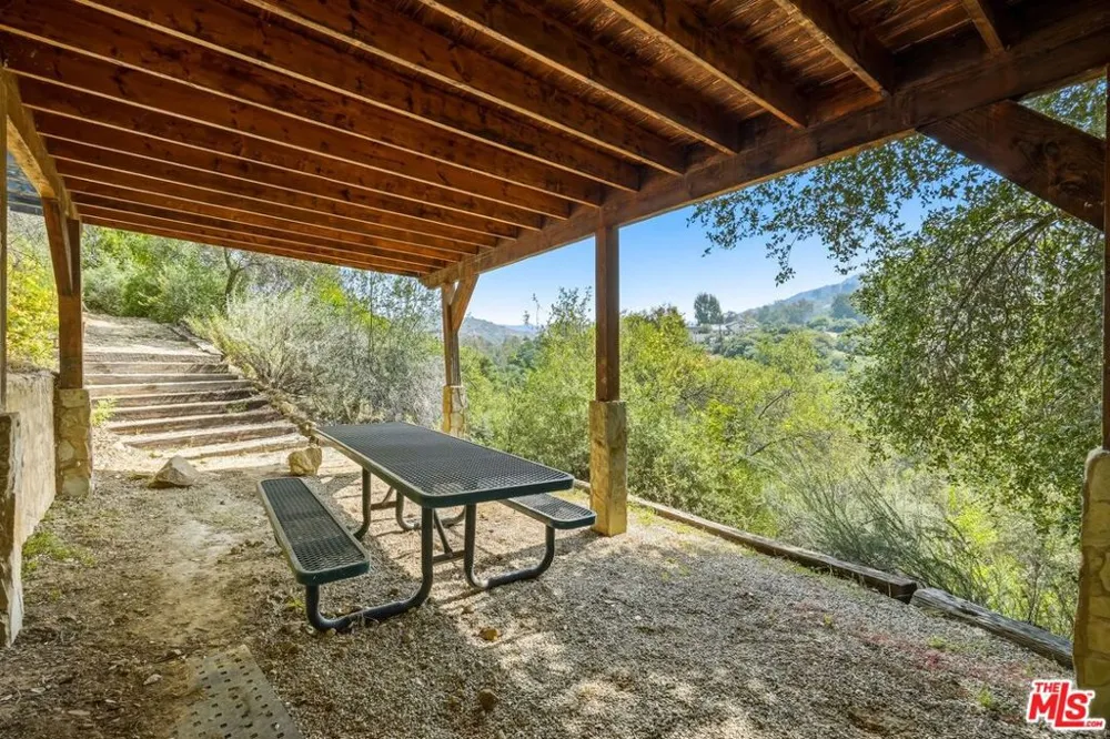 20851 Cheney Drive Topanga, CA 90290