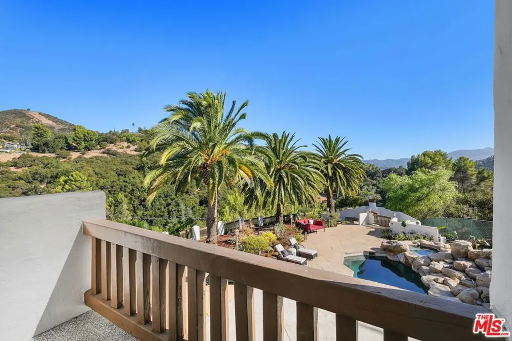 20851 Cheney Drive Topanga, CA 90290