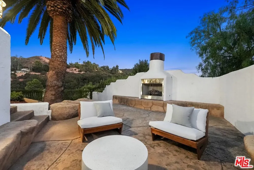 20851 Cheney Drive Topanga, CA 90290